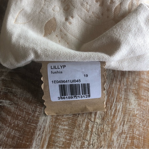 Easy Peasy Lillyp Velcro leather Mary Jane soft soled shoes in “fushia” - Picture 11 of 12